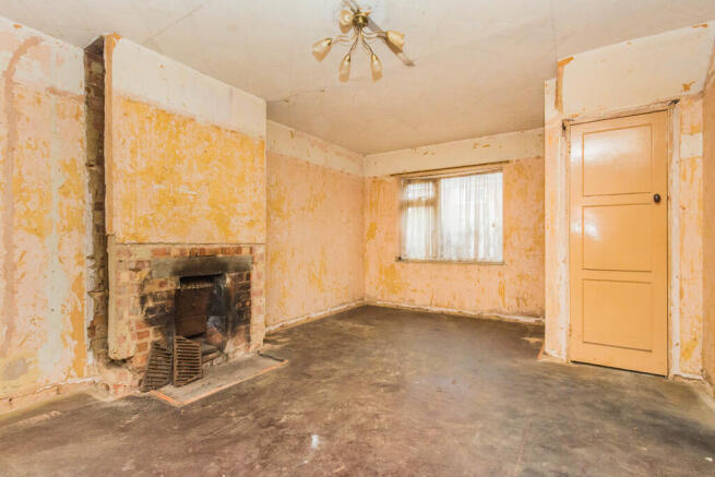 Lounge/Dining Roo...