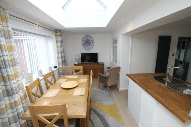 DINING/SITTING ROOM