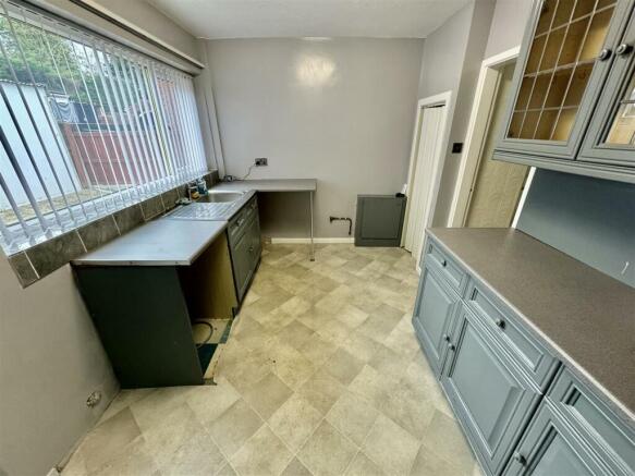 Kitchen/ Dining Room