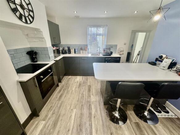 Kitchen/ Breakfast Room
