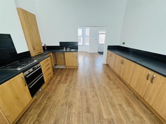 KITCHEN/BREAKFAST ROOM