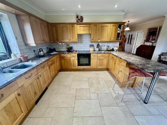 KITCHEN 4.jpg