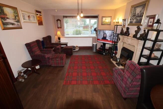 LIVING/DINING ROOM