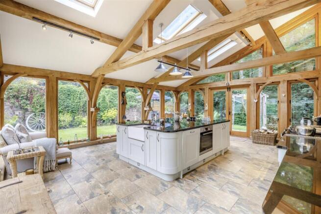 KITCHEN / DINER / SITTING ROOM