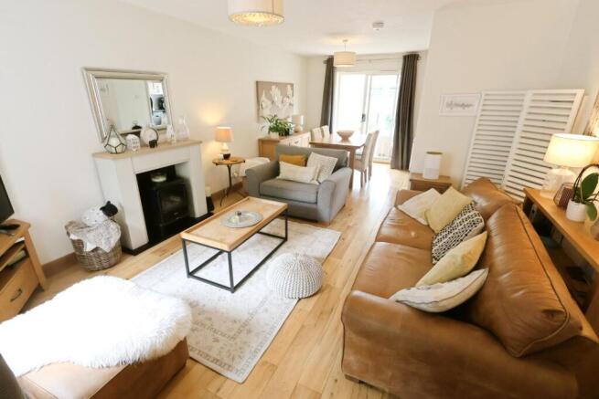 LIVING/DINING ROOM