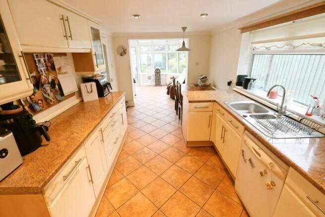 KITCHEN/BREAKFAST ROOM