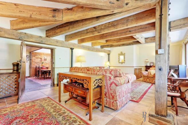 IMG_8195_6_7_easyHDR-interior3.jpg