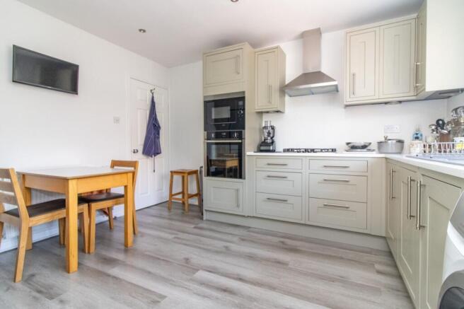 KITCHEN/BREAKFAST ROOM