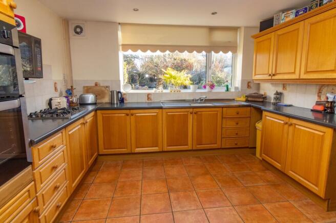 KITCHEN/BREAKFAST ROOM