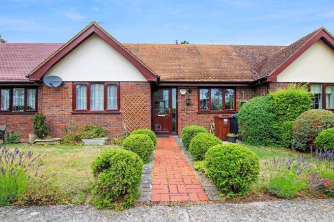 2-bedroom-bungalow-for-sale-in-broadoak-close-sutton-at-hone-dartford