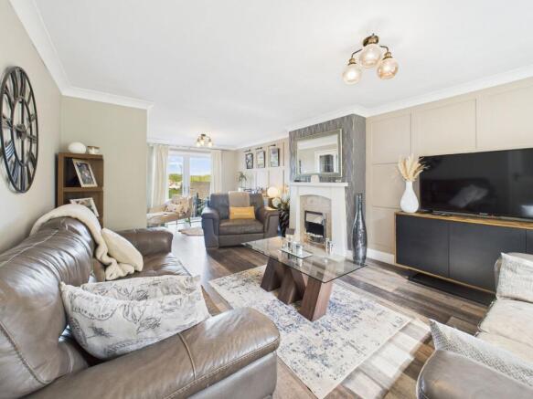 Lounge/Dining Room