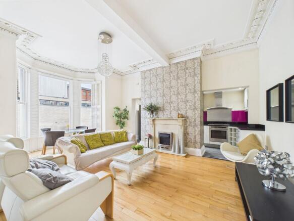 Lounge/Dining Room