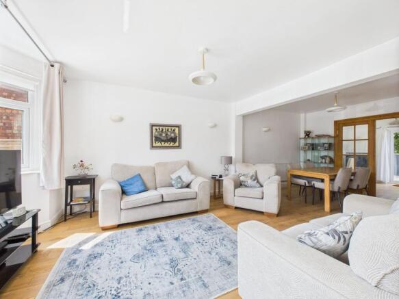 Lounge/Dining Room