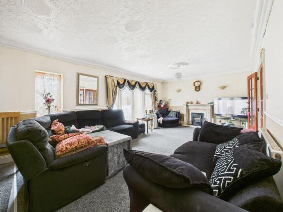 Lounge/Dining Room
