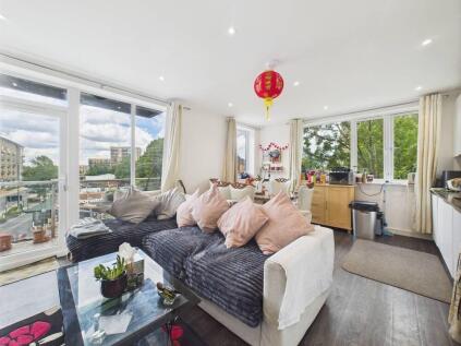 High Street, Feltham, Middlesex, TW13