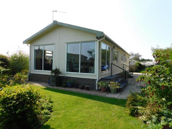 3 Bedroom Detached Bungalow For Sale In Heron Close Skegness Lincs Pe25 1te Pe25