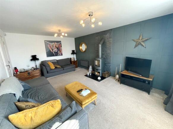 LOUNGE 2.jpg