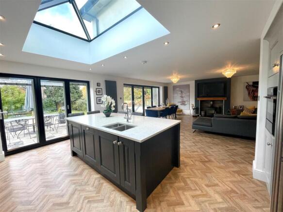 KITCHEN 2.jpg