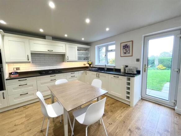 KITCHEN 2.jpg