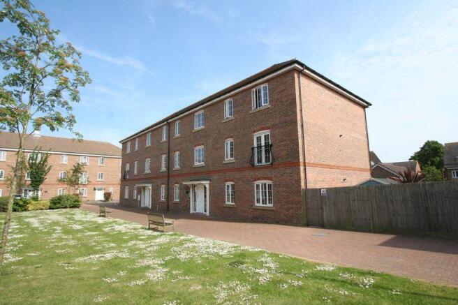 2 bedroom flat to rent in The Boulevard, Chichester, PO20