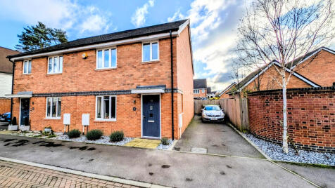 Gilbert White Close, Bordon, Hampshire, GU35