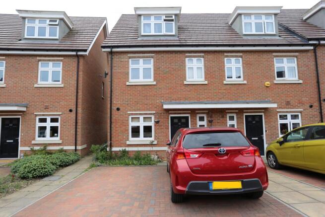 3 bedroom End Terrace for rent