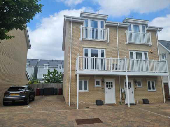 3 Bedroom Town House