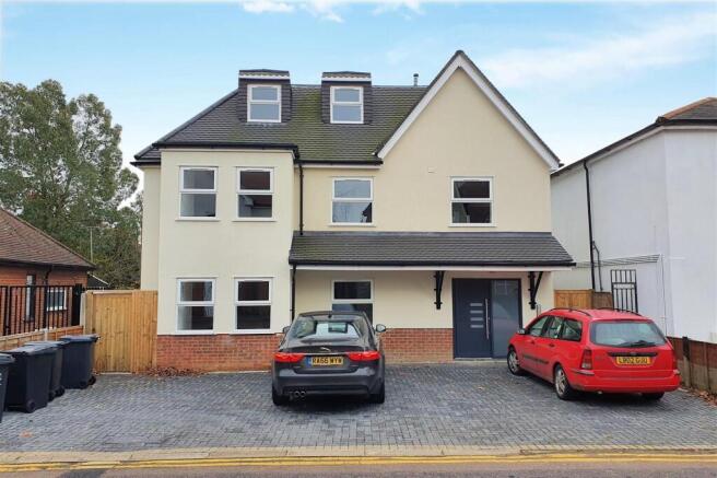 Oaktree Court 1