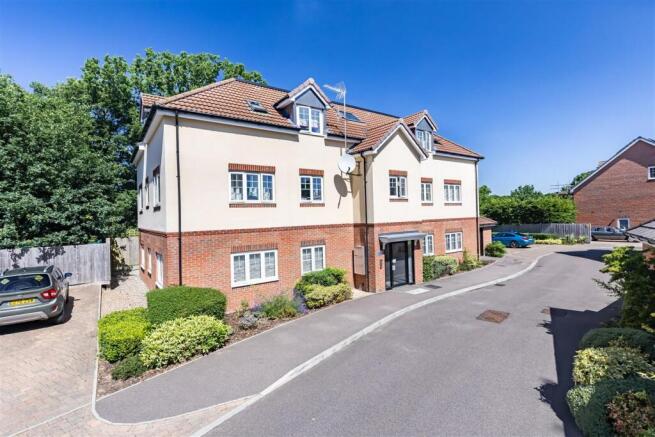 2 Archer Close  (18).jpg