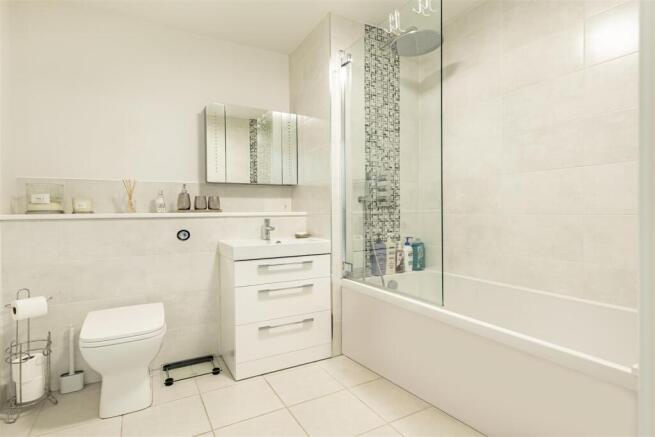 2 Archer Close  (13).jpg