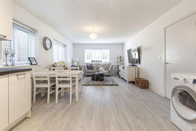 2 Archer Close  (6).jpg