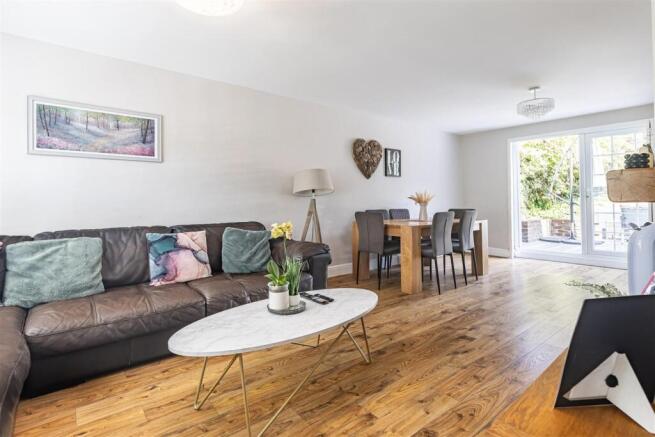 102 Beaconsfield (2).jpg