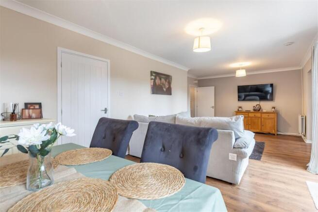 72 Beamish Close CM16 6JW (5).jpg