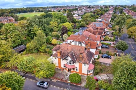 Hermitage Walk, South Woodford