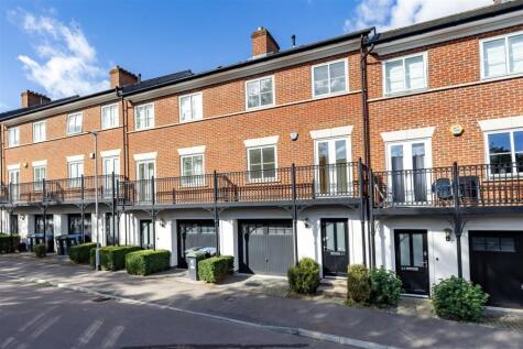 Mowbray Close, Epping