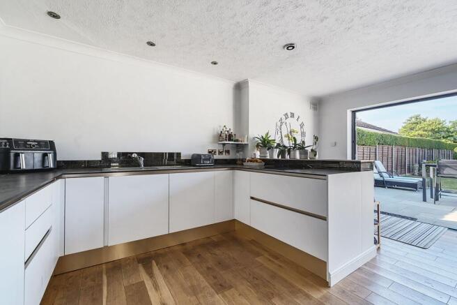 Kitchen/ Dining Room