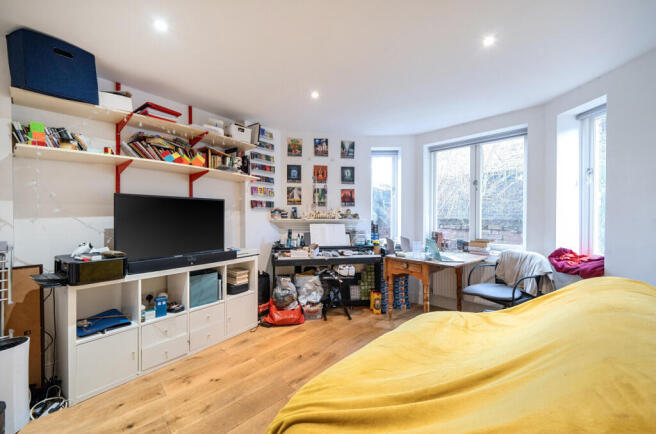 1402421-2-696f7c8...