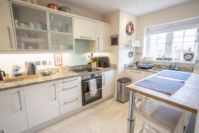 Kitchen/Breakfast Area