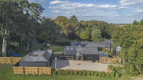 Stunning Stable Conversion - Braughing