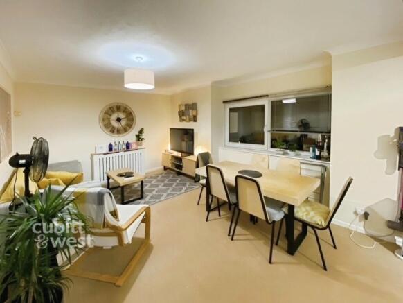 32f82037-Living
