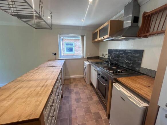 kitchen 2.jpg