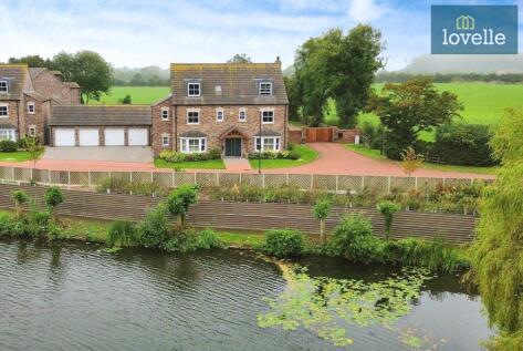 Oakfield Lane, Waltham, DN37