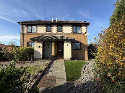 Ark Avenue, Chafford Hundred (with enclosed garden)