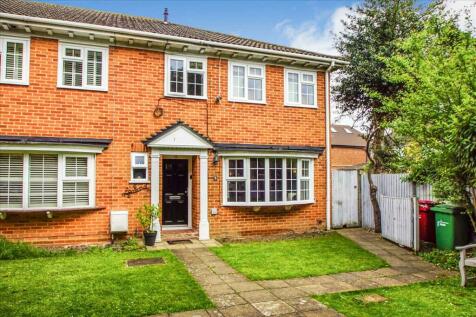 Langley - 3 bedroom end of terrace house for sale