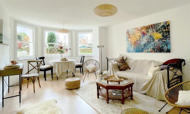 5-9SpencerRd-SittingRm.jpg