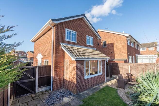 acorn close 31 sunny ext-4.jpg
