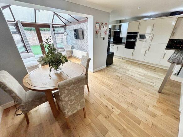 Kitchen/dining area