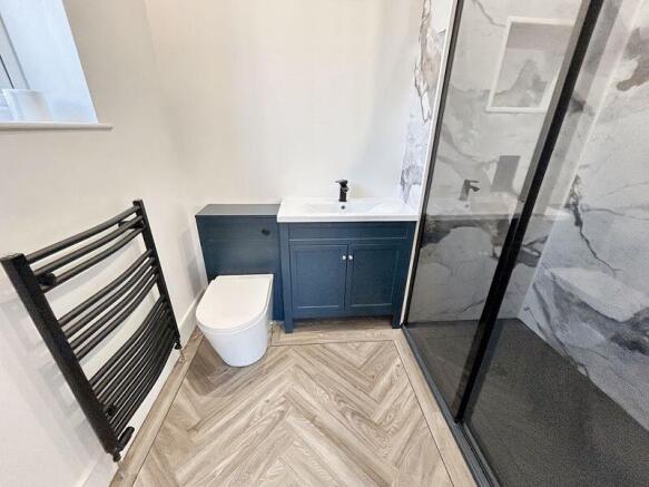 En suite shower
