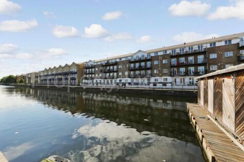 Kingsbridge Court, Dockers Tanner Road, Isle Dogs, E14