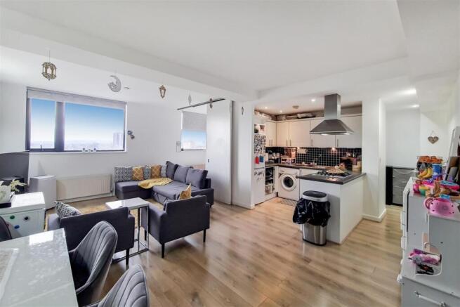 Open Plan Lounge/Kitchen: